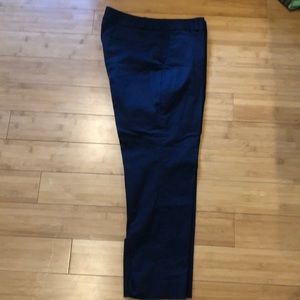 BR Hampton navy cropped pant.